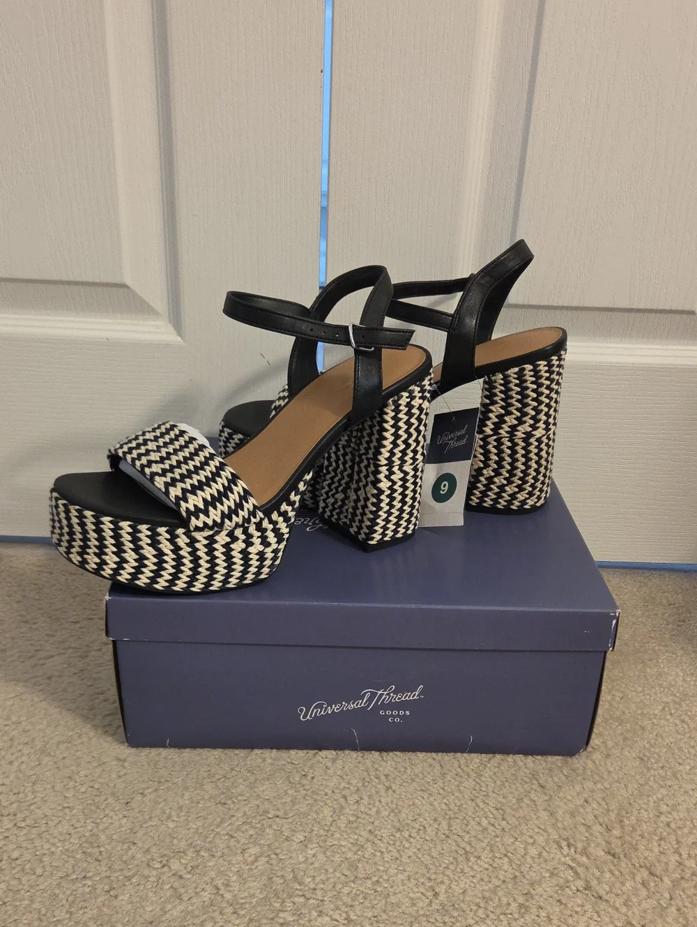Universal Thread Black and White Woven Platform Heels